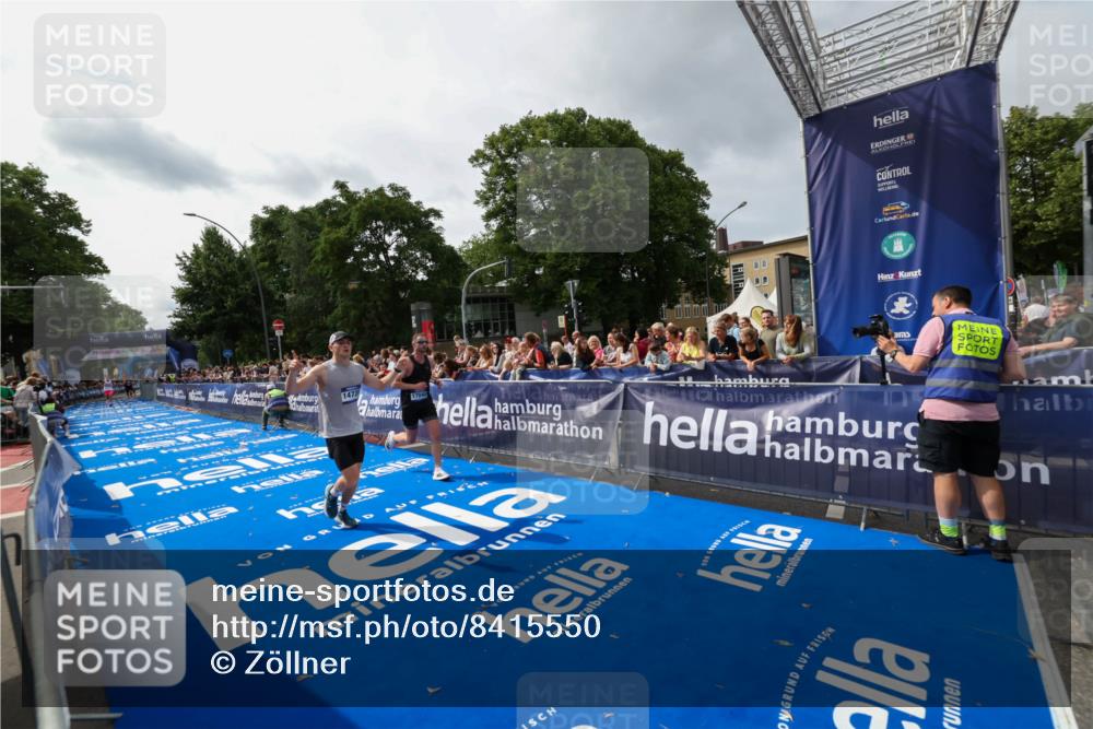 29.06.2025 - hella hamburg halbmarathon Zöllner http://msf.ph/oto/8415550 29.06.2025 10:26:35 Ziel 1577, 14728, 17040 meine-sportfotos.de