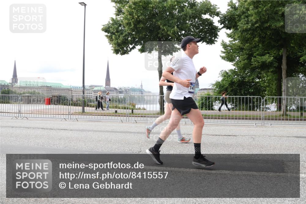 29.06.2025 - hella hamburg halbmarathon Lena Gebhardt http://msf.ph/oto/8415557 29.06.2025 10:26:15 Lombardsbrücke 147, 1300, 1479, 3617, 4267, 4268, 4315, 4797, 4844, 5497, 6159, 6663, 6905, 7929, 8276, 8306, 8357, 8674, 8942, 10104, 10219, 11107, 11139, 11596, 11699, 11828, 11859, 12074, 12126, 12826, 12827, 12838, 12945, 12946, 13264, 14063, 14179, 14223, 14356, 14726, 14930, 17369, 17712, 18087, 19144 meine-sportfotos.de