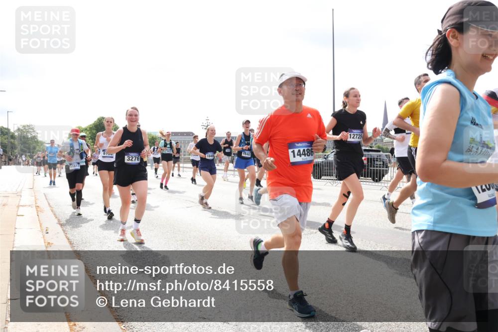 29.06.2025 - hella hamburg halbmarathon Lena Gebhardt http://msf.ph/oto/8415558 29.06.2025 10:42:16 Lombardsbrücke 11617, 1840, 6100, 18400, 3276, 14486, 12725, 1039, 1150, 1360, 1624, 1648, 1712, 1752, 1929, 1957, 2069, 2134, 2145, 2523, 2538, 2580, 2974, 3276, 3326, 3459, 3460, 3568, 3605, 4329, 4353, 4735, 4736, 4885, 4891, 4892, 5403, 5419, 5671, 5810, 6136, 6137, 6153, 6320, 6430, 6436, 6828, 6837, 6846, 6917, 7040, 7260, 7357, 7557, 7666, 7955, 8014, 8443, 8459, 8525, 8526, 8712, 8816, 8908, 9008, 9223, 9370, 9467, 9980, 10027, 10532, 10623 meine-sportfotos.de