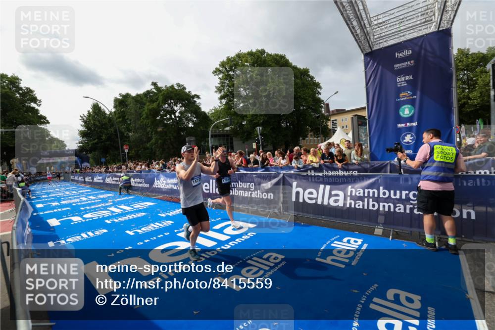 29.06.2025 - hella hamburg halbmarathon Zöllner http://msf.ph/oto/8415559 29.06.2025 10:26:35 Ziel 1577, 14728, 17040 meine-sportfotos.de