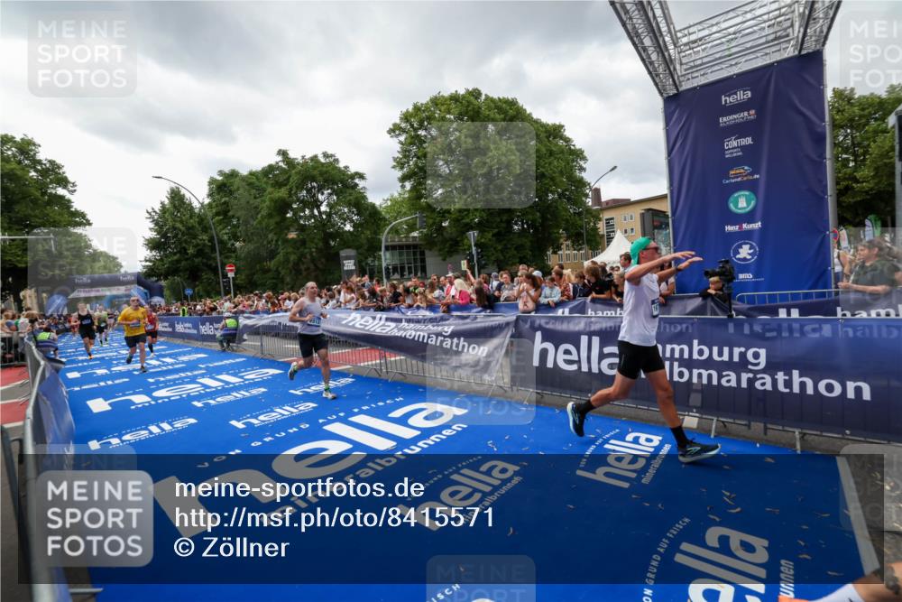29.06.2025 - hella hamburg halbmarathon Zöllner http://msf.ph/oto/8415571 29.06.2025 10:49:19 Ziel 2013, 6158, 8112, 9348, 10053, 10189, 13450, 14526, 15523, 16369, 16731 meine-sportfotos.de
