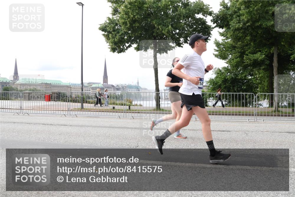 29.06.2025 - hella hamburg halbmarathon Lena Gebhardt http://msf.ph/oto/8415575 29.06.2025 10:26:16 Lombardsbrücke 1300, 1479, 3617, 4267, 4268, 4315, 4797, 4844, 5497, 6159, 6663, 6905, 7929, 8276, 8306, 8357, 8674, 8942, 10104, 10219, 11107, 11139, 11596, 11699, 11828, 11859, 12126, 12826, 12827, 12838, 12945, 12946, 13264, 14063, 14179, 14223, 14356, 14726, 14930, 17369, 17712, 18087, 19144 meine-sportfotos.de