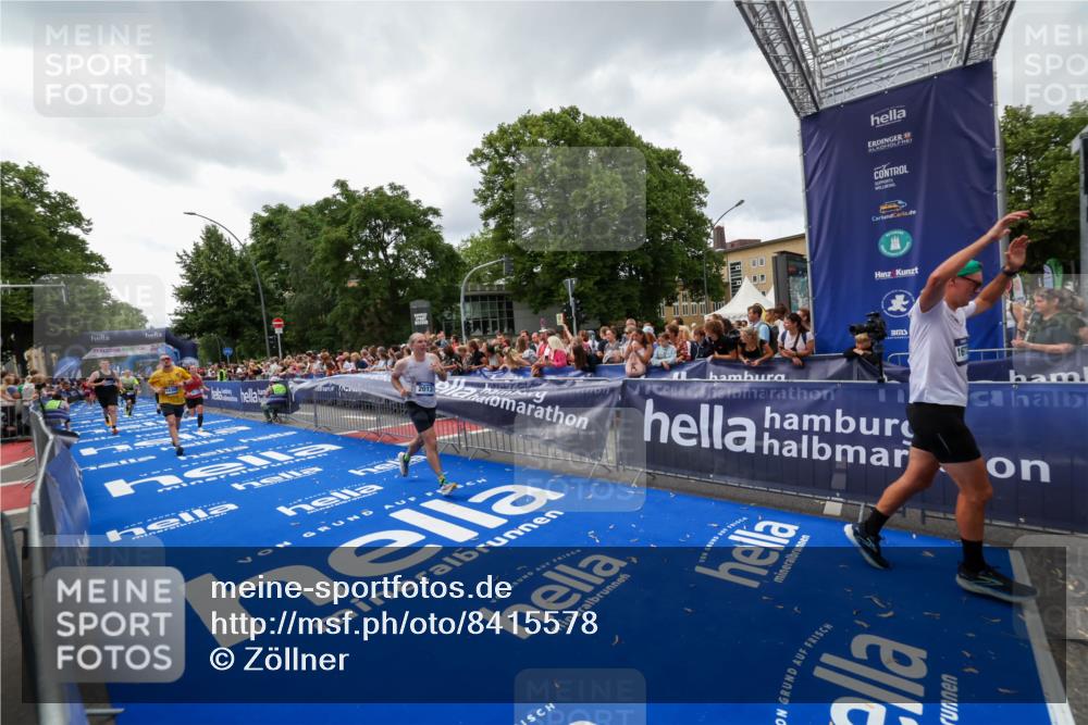 29.06.2025 - hella hamburg halbmarathon Zöllner http://msf.ph/oto/8415578 29.06.2025 10:49:19 Ziel 2013, 6158, 8112, 9348, 10053, 10189, 13450, 14526, 15523, 16369, 16731 meine-sportfotos.de