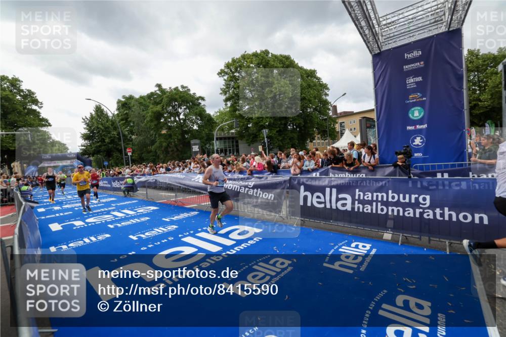 29.06.2025 - hella hamburg halbmarathon Zöllner http://msf.ph/oto/8415590 29.06.2025 10:49:19 Ziel 2013, 6158, 8112, 9348, 10053, 10189, 13450, 14526, 15523, 16369, 16731 meine-sportfotos.de
