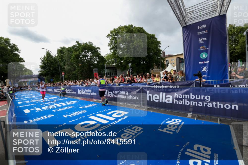 29.06.2025 - hella hamburg halbmarathon Zöllner http://msf.ph/oto/8415591 29.06.2025 10:26:41 Ziel 1577, 9565, 10848, 19076 meine-sportfotos.de