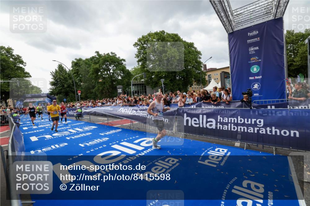 29.06.2025 - hella hamburg halbmarathon Zöllner http://msf.ph/oto/8415598 29.06.2025 10:49:20 Ziel 2013, 4183, 4185, 6158, 8112, 9348, 10053, 10189, 11819, 13450, 14526, 15422, 16369 meine-sportfotos.de