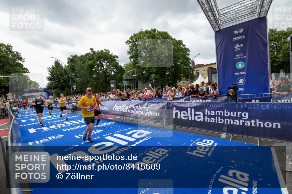 29.06.2025 - hella hamburg halbmarathon Zöllner http://msf.ph/oto/8415609 29.06.2025 10:49:21 Ziel 2013, 4183, 4185, 6158, 8112, 9348, 10053, 10189, 11819, 13450, 14526, 15422, 16369 meine-sportfotos.de