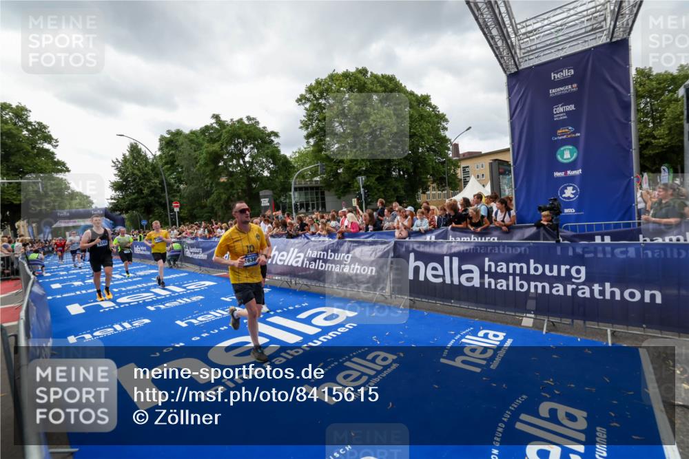 29.06.2025 - hella hamburg halbmarathon Zöllner http://msf.ph/oto/8415615 29.06.2025 10:49:21 Ziel 2013, 4183, 4185, 6158, 8112, 9348, 10053, 10189, 11819, 13450, 14526, 15422, 16369 meine-sportfotos.de