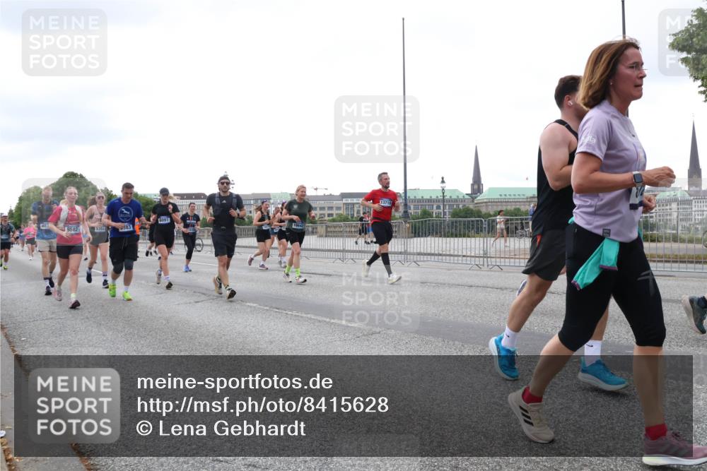 29.06.2025 - hella hamburg halbmarathon Lena Gebhardt http://msf.ph/oto/8415628 29.06.2025 10:51:36 Lombardsbrücke 487, 6091, 9582, 5394, 83, 1478, 1617, 1997, 2202, 2308, 2380, 2484, 2485, 2593, 2736, 2778, 3240, 3991, 4156, 4652, 4713, 4748, 4808, 4878, 4920, 5291, 5357, 5394, 5530, 5534, 5716, 5717, 6007, 6091, 6604, 6885, 6945, 6947, 6954, 6961, 7012, 7769, 7841, 7871, 7992, 8040, 8125, 8399, 8410, 8672, 9166, 9167, 9220, 9340, 9462, 9582, 9583, 9590, 9594, 9673, 9763, 10496, 10521, 10693, 10830, 11034, 11268, 11575, 11875, 12065 meine-sportfotos.de
