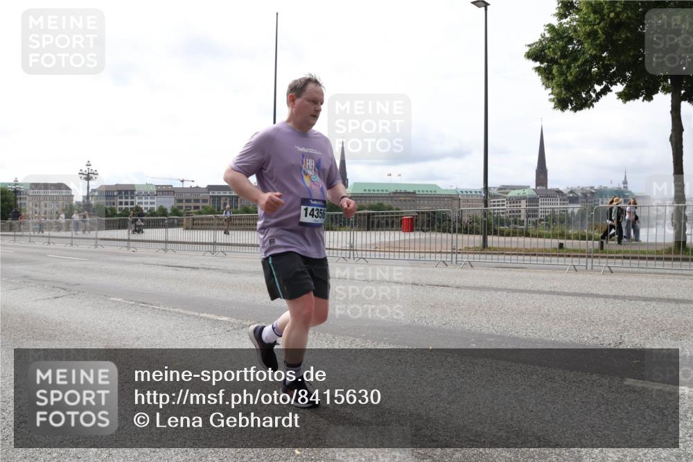 29.06.2025 - hella hamburg halbmarathon Lena Gebhardt http://msf.ph/oto/8415630 29.06.2025 10:26:18 Lombardsbrücke 14356, 1300, 1479, 3617, 4267, 4268, 4315, 4797, 4844, 5497, 6159, 6663, 6905, 7929, 8276, 8306, 8357, 8674, 8942, 10219, 11107, 11139, 11596, 11828, 11859, 12126, 12826, 12827, 12838, 12945, 12946, 13264, 14063, 14179, 14223, 14356, 14726, 14930, 15807, 17369, 17712, 18087, 19144 meine-sportfotos.de