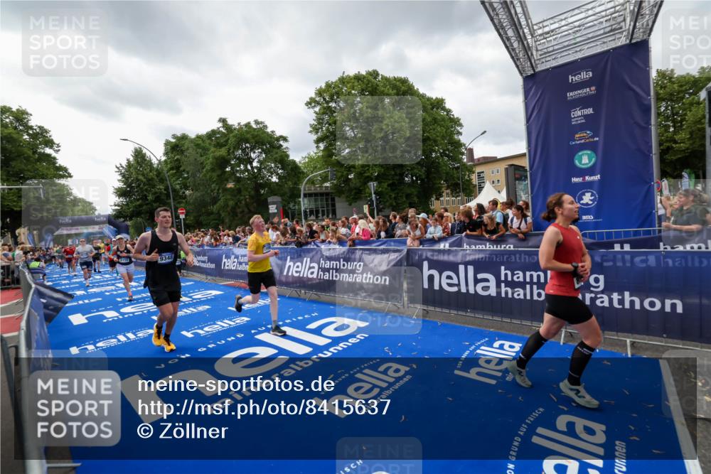 29.06.2025 - hella hamburg halbmarathon Zöllner http://msf.ph/oto/8415637 29.06.2025 10:49:23 Ziel 4183, 4185, 6158, 8112, 9348, 10053, 10189, 11819, 13450, 14526, 15422, 16369 meine-sportfotos.de