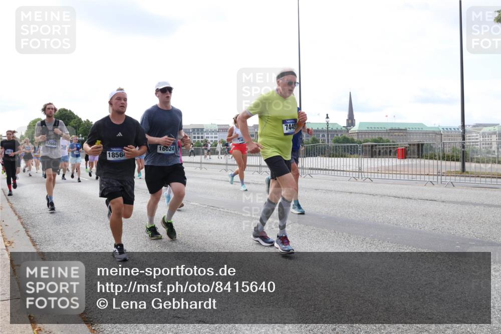 29.06.2025 - hella hamburg halbmarathon Lena Gebhardt http://msf.ph/oto/8415640 29.06.2025 10:17:35 Lombardsbrücke 14648, 12668, 18564, 16024, 7445, 1015, 1083, 1204, 1274, 1298, 1356, 1458, 1477, 1622, 1749, 1795, 2094, 2259, 2305, 2548, 2860, 2908, 3138, 3210, 3292, 3464, 3466, 3802, 3803, 4194, 4218, 4852, 5002, 5023, 5290, 5390, 5611, 5733, 5929, 5930, 5995, 6126, 6128, 6254, 6336, 6352, 6520, 6522, 6786, 7011, 7258, 7291, 7410, 7413, 7445, 7566, 7647, 7844, 7945, 8144, 8210, 8253, 8309, 8351, 8433, 8558, 8895, 8983, 9152, 9259, 9400, 9798, 9848, 10174 meine-sportfotos.de