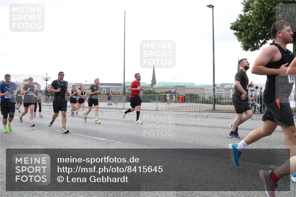 29.06.2025 - hella hamburg halbmarathon Lena Gebhardt http://msf.ph/oto/8415645 29.06.2025 10:51:36 Lombardsbrücke 9583, 6091, 6091, 16642, 157, 1478, 1617, 1997, 2202, 2308, 2380, 2484, 2485, 2593, 2736, 2778, 3240, 3991, 4156, 4652, 4713, 4748, 4808, 4878, 4920, 5291, 5357, 5394, 5530, 5534, 5716, 5717, 6007, 6091, 6604, 6885, 6945, 6947, 6954, 6961, 7012, 7769, 7841, 7871, 7992, 8040, 8125, 8399, 8410, 8672, 9166, 9167, 9220, 9340, 9462, 9582, 9583, 9590, 9594, 9673, 9763, 10496, 10521, 10693, 10830, 11034, 11268, 11575, 11875, 12065 meine-sportfotos.de