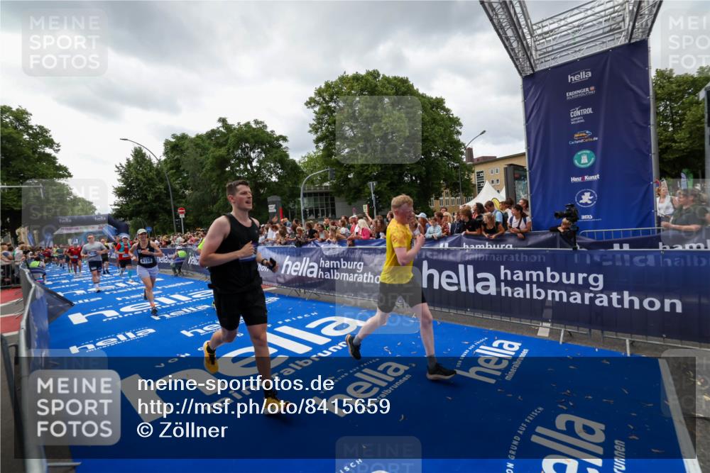29.06.2025 - hella hamburg halbmarathon Zöllner http://msf.ph/oto/8415659 29.06.2025 10:49:23 Ziel 4183, 4185, 6158, 8112, 9348, 10053, 10189, 11819, 13450, 14526, 15422, 16369 meine-sportfotos.de