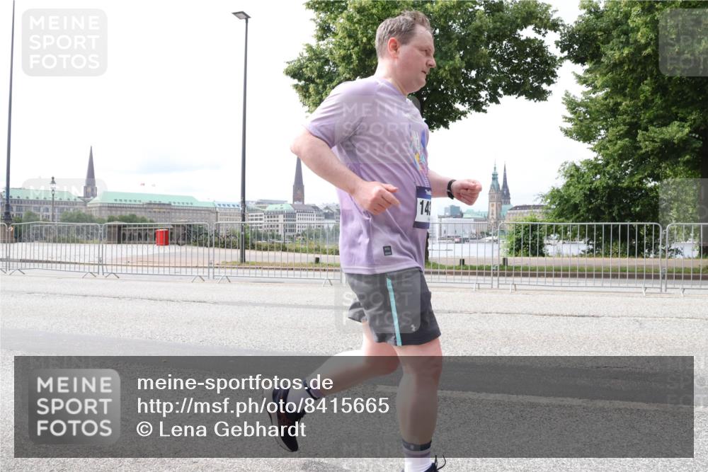 29.06.2025 - hella hamburg halbmarathon Lena Gebhardt http://msf.ph/oto/8415665 29.06.2025 10:26:19 Lombardsbrücke 14, 1300, 3617, 4267, 4268, 4315, 4797, 4844, 5497, 6159, 6663, 6905, 7929, 8276, 8306, 8357, 8674, 8942, 10219, 11107, 11139, 11596, 11828, 11859, 12126, 12826, 12827, 12838, 12945, 12946, 13264, 14063, 14179, 14223, 14356, 14726, 14930, 15807, 17369, 17712, 18087, 19144 meine-sportfotos.de