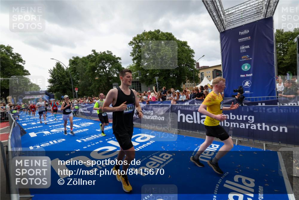 29.06.2025 - hella hamburg halbmarathon Zöllner http://msf.ph/oto/8415670 29.06.2025 10:49:24 Ziel 4183, 4185, 6158, 9348, 10053, 10189, 11819, 12670, 13450, 14526, 15422, 15784, 15894, 15966 meine-sportfotos.de