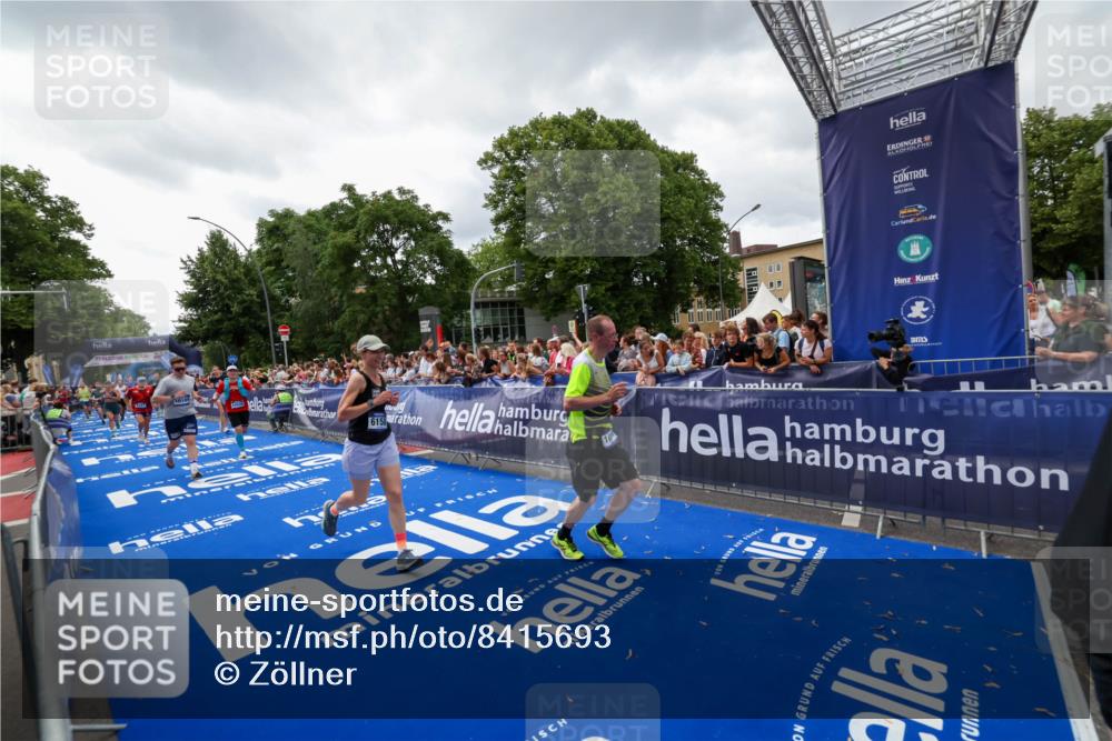 29.06.2025 - hella hamburg halbmarathon Zöllner http://msf.ph/oto/8415693 29.06.2025 10:49:24 Ziel 4183, 4185, 6158, 9348, 10053, 10189, 11819, 12670, 13450, 14526, 15422, 15784, 15894, 15966 meine-sportfotos.de