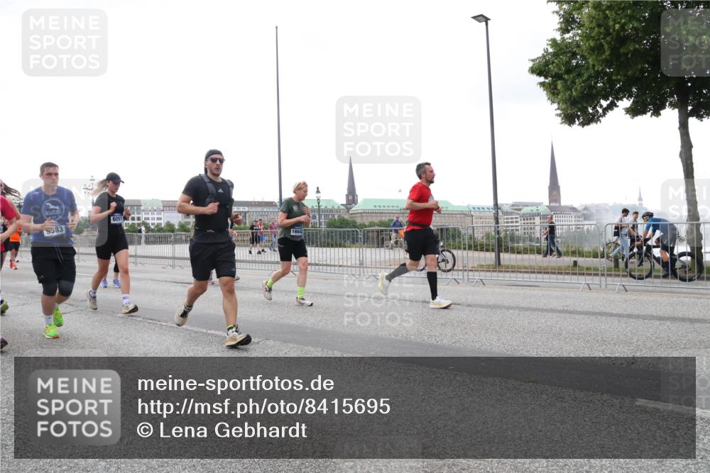 29.06.2025 - hella hamburg halbmarathon Lena Gebhardt http://msf.ph/oto/8415695 29.06.2025 10:51:37 Lombardsbrücke 5583, 6091, 16642, 1478, 1617, 1997, 2202, 2308, 2380, 2484, 2485, 2593, 2736, 2778, 3240, 3991, 4156, 4652, 4713, 4748, 4808, 4878, 4920, 5291, 5357, 5394, 5530, 5534, 5716, 5717, 6007, 6091, 6604, 6885, 6945, 6947, 6954, 6961, 7012, 7769, 7841, 7871, 7992, 8040, 8125, 8399, 8410, 8672, 9166, 9167, 9220, 9340, 9462, 9582, 9583, 9590, 9594, 9673, 9763, 10496, 10521, 10693, 10830, 11034, 11268, 11575, 11875, 12065 meine-sportfotos.de