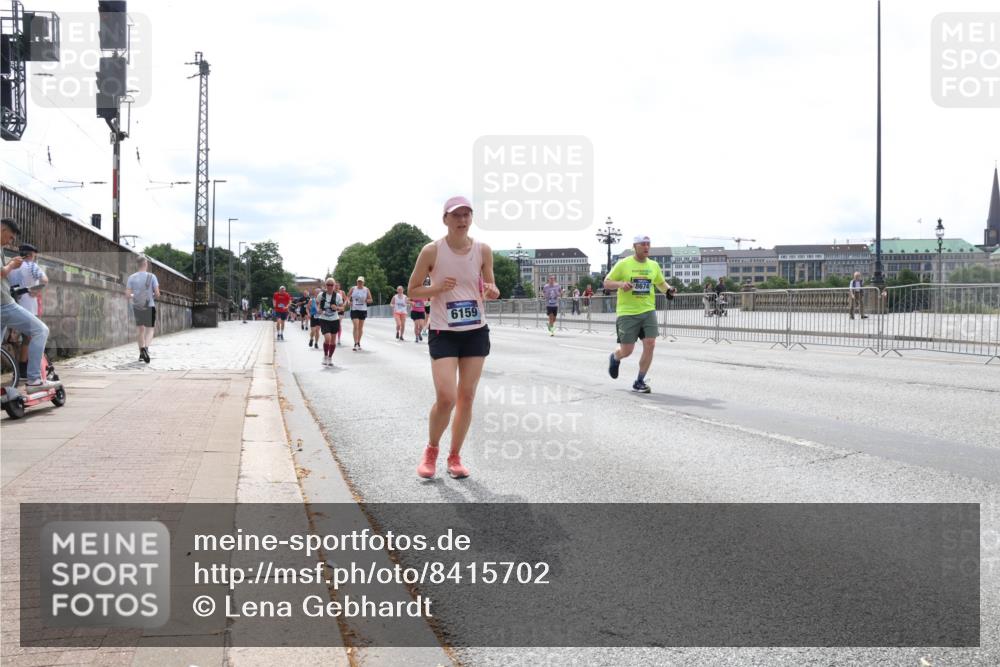 29.06.2025 - hella hamburg halbmarathon Lena Gebhardt http://msf.ph/oto/8415702 29.06.2025 10:26:21 Lombardsbrücke 6159, 8674, 1300, 3617, 4267, 4268, 4315, 4844, 5497, 6159, 6905, 7929, 8079, 8276, 8306, 8357, 8674, 8942, 10219, 11107, 11139, 11828, 11859, 12126, 12826, 12827, 12838, 12945, 12946, 13264, 14063, 14179, 14356, 14726, 14930, 15807, 17369, 17712, 18087, 19144 meine-sportfotos.de