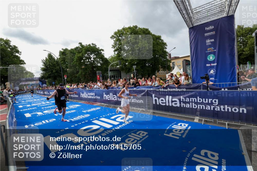 29.06.2025 - hella hamburg halbmarathon Zöllner http://msf.ph/oto/8415705 29.06.2025 10:26:48 Ziel 1065, 10848, 19076 meine-sportfotos.de
