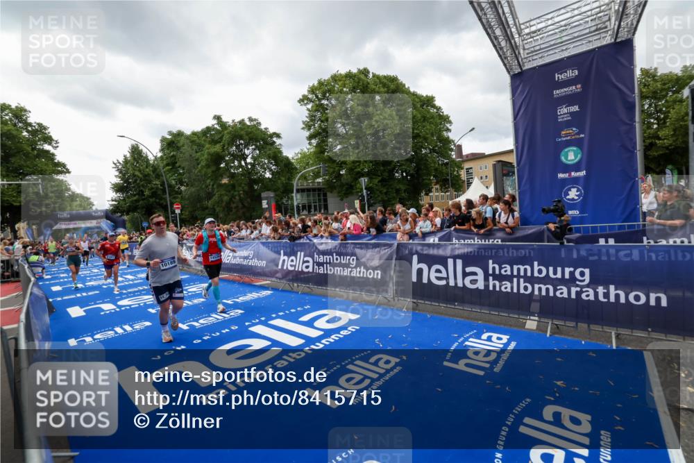 29.06.2025 - hella hamburg halbmarathon Zöllner http://msf.ph/oto/8415715 29.06.2025 10:49:26 Ziel 1342, 1476, 4183, 4185, 6158, 10189, 11779, 11819, 12670, 13269, 14526, 14838, 15422, 15784, 15894, 15966, 16891, 18887 meine-sportfotos.de