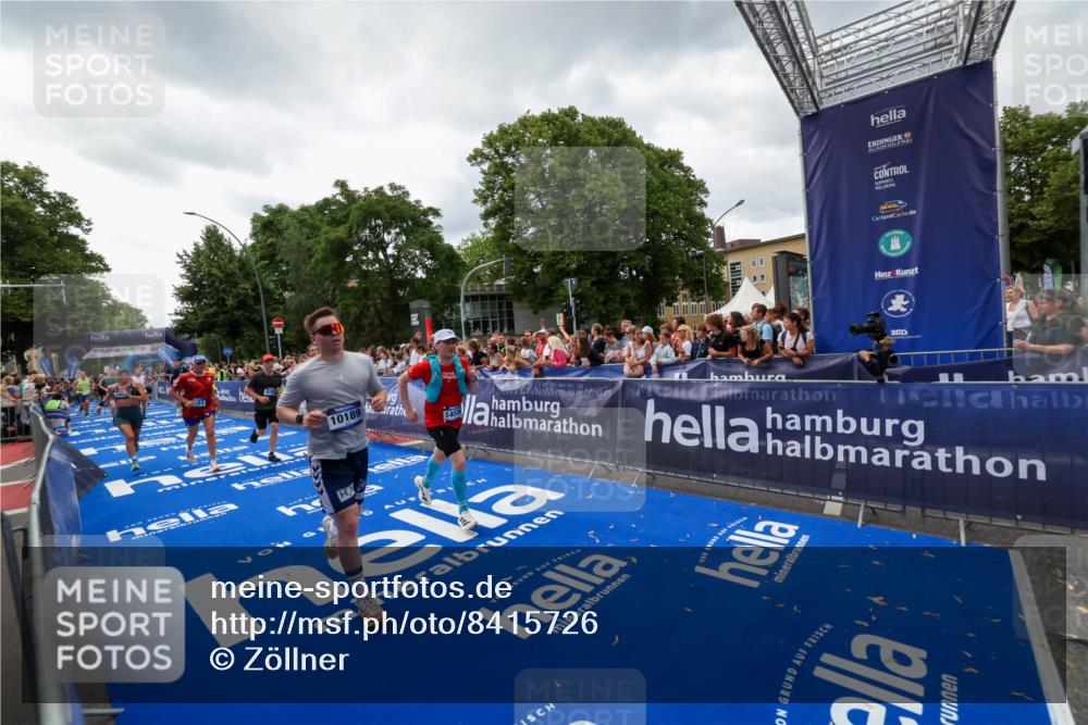29.06.2025 - hella hamburg halbmarathon Zöllner http://msf.ph/oto/8415726 29.06.2025 10:49:26 Ziel 1342, 1476, 4183, 4185, 6158, 10189, 11779, 11819, 12670, 13269, 14526, 14838, 15422, 15784, 15894, 15966, 16891, 18887 meine-sportfotos.de