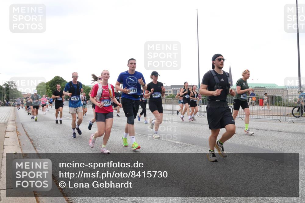 29.06.2025 - hella hamburg halbmarathon Lena Gebhardt http://msf.ph/oto/8415730 29.06.2025 10:51:37 Lombardsbrücke 2736, 4878, 9583, 9582, 191, 6091, 16642, 1478, 1617, 1997, 2202, 2308, 2380, 2484, 2485, 2593, 2736, 2778, 3240, 3991, 4156, 4652, 4713, 4748, 4808, 4878, 4920, 5291, 5357, 5394, 5530, 5534, 5716, 5717, 6007, 6091, 6604, 6885, 6945, 6947, 6954, 6961, 7012, 7769, 7841, 7871, 7992, 8040, 8125, 8399, 8410, 8672, 9166, 9167, 9220, 9340, 9462, 9582, 9583, 9590, 9594, 9673, 9763, 10496, 10521, 10693, 10830, 11034, 11268, 11575, 11875, 12065 meine-sportfotos.de