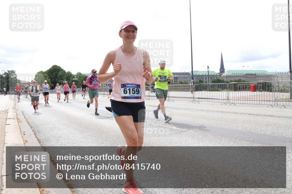 29.06.2025 - hella hamburg halbmarathon Lena Gebhardt http://msf.ph/oto/8415740 29.06.2025 10:26:22 Lombardsbrücke 8357, 6159, 8674, 1300, 2643, 3617, 4267, 4268, 4315, 4844, 5497, 6159, 6905, 7929, 8079, 8276, 8306, 8357, 8674, 8942, 10219, 11107, 11139, 11270, 11828, 11859, 12126, 12826, 12827, 12945, 12946, 13264, 14063, 14179, 14356, 14726, 14930, 15807, 17369, 17712, 18087, 19144 meine-sportfotos.de