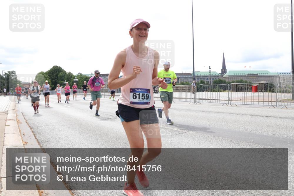 29.06.2025 - hella hamburg halbmarathon Lena Gebhardt http://msf.ph/oto/8415756 29.06.2025 10:26:22 Lombardsbrücke 8357, 6159, 8674, 1300, 2643, 3617, 4267, 4268, 4315, 4844, 5497, 6159, 6905, 7929, 8079, 8276, 8306, 8357, 8674, 8942, 10219, 11107, 11139, 11270, 11828, 11859, 12126, 12826, 12827, 12945, 12946, 13264, 14063, 14179, 14356, 14726, 14930, 15807, 17369, 17712, 18087, 19144 meine-sportfotos.de