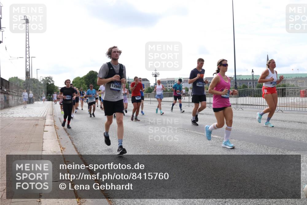 29.06.2025 - hella hamburg halbmarathon Lena Gebhardt http://msf.ph/oto/8415760 29.06.2025 10:17:36 Lombardsbrücke 307, 4648, 12668, 7647, 10620, 14877, 1015, 1083, 1204, 1274, 1356, 1458, 1477, 1622, 1749, 1795, 2094, 2259, 2305, 2548, 2860, 2908, 3138, 3292, 3464, 3466, 3802, 3803, 4194, 4218, 4852, 5002, 5023, 5290, 5390, 5611, 5733, 5929, 5930, 5995, 6126, 6128, 6254, 6336, 6352, 6520, 6522, 6786, 7011, 7258, 7291, 7410, 7413, 7445, 7566, 7647, 7844, 7945, 8144, 8210, 8253, 8309, 8351, 8433, 8558, 8799, 8895, 9152, 9259, 9400, 9798, 9848, 10174 meine-sportfotos.de