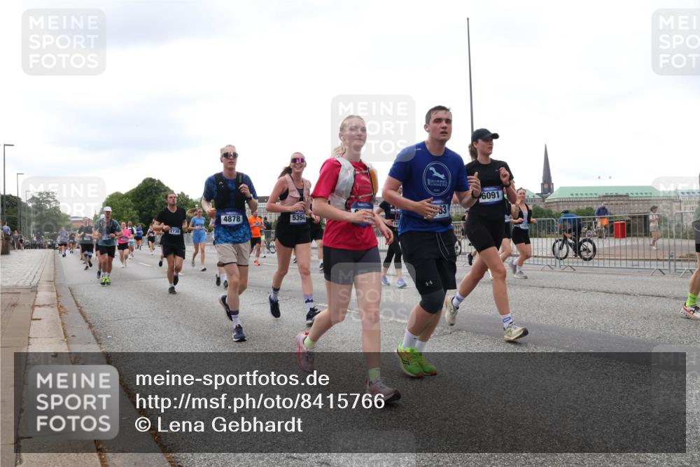 29.06.2025 - hella hamburg halbmarathon Lena Gebhardt http://msf.ph/oto/8415766 29.06.2025 10:51:38 Lombardsbrücke 4878, 5394, 191, 6091, 11575, 1478, 1617, 1997, 2202, 2308, 2380, 2484, 2485, 2593, 2736, 2778, 3240, 3991, 4156, 4652, 4713, 4748, 4808, 4878, 4920, 5291, 5357, 5394, 5534, 5716, 5717, 6007, 6091, 6604, 6885, 6945, 6947, 6954, 6961, 7012, 7769, 7841, 7871, 7992, 8040, 8125, 8399, 8410, 8672, 9166, 9167, 9220, 9340, 9462, 9582, 9583, 9590, 9594, 9673, 9763, 10496, 10521, 10693, 10830, 11034, 11101, 11268, 11575, 11875, 12065 meine-sportfotos.de