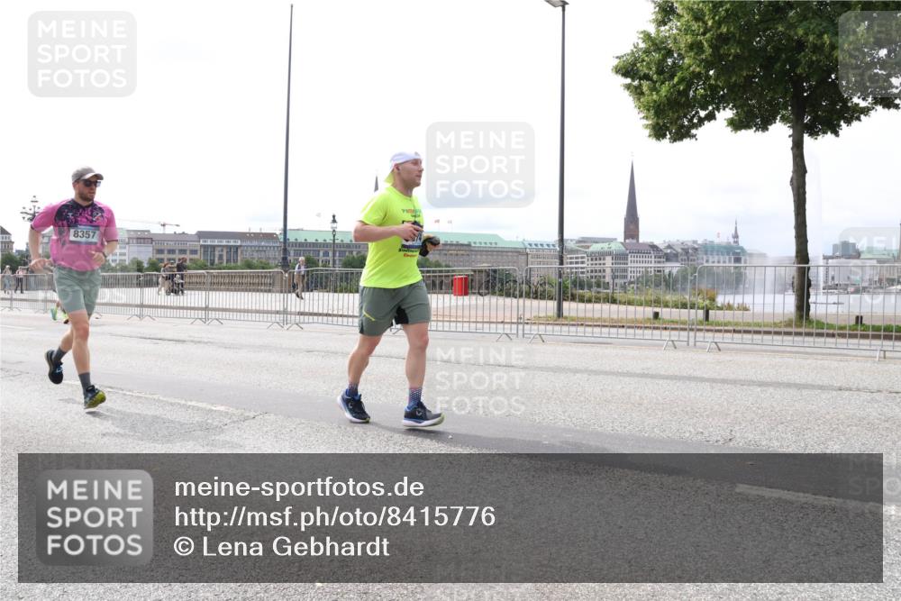 29.06.2025 - hella hamburg halbmarathon Lena Gebhardt http://msf.ph/oto/8415776 29.06.2025 10:26:23 Lombardsbrücke 8357, 1300, 2643, 3617, 4267, 4268, 4315, 4844, 5497, 6159, 6905, 7929, 8079, 8276, 8306, 8357, 8674, 8942, 11107, 11139, 11270, 11828, 11859, 12126, 12826, 12827, 12945, 12946, 13264, 14063, 14179, 14356, 14726, 14930, 15807, 17675, 17712, 18087, 19144 meine-sportfotos.de