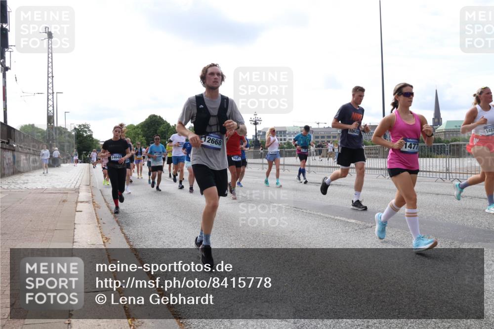 29.06.2025 - hella hamburg halbmarathon Lena Gebhardt http://msf.ph/oto/8415778 29.06.2025 10:17:36 Lombardsbrücke 14648, 14307, 12668, 7647, 10620, 1487, 1477, 1015, 1083, 1204, 1274, 1356, 1458, 1477, 1622, 1749, 1795, 2094, 2259, 2305, 2548, 2860, 2908, 3138, 3292, 3464, 3466, 3802, 3803, 4194, 4218, 4852, 5002, 5023, 5290, 5390, 5611, 5733, 5929, 5930, 5995, 6126, 6128, 6254, 6336, 6352, 6520, 6522, 6786, 7011, 7258, 7291, 7410, 7413, 7445, 7566, 7647, 7844, 7945, 8144, 8210, 8253, 8309, 8351, 8433, 8558, 8799, 8895, 9152, 9259, 9400, 9798, 9848, 10174 meine-sportfotos.de