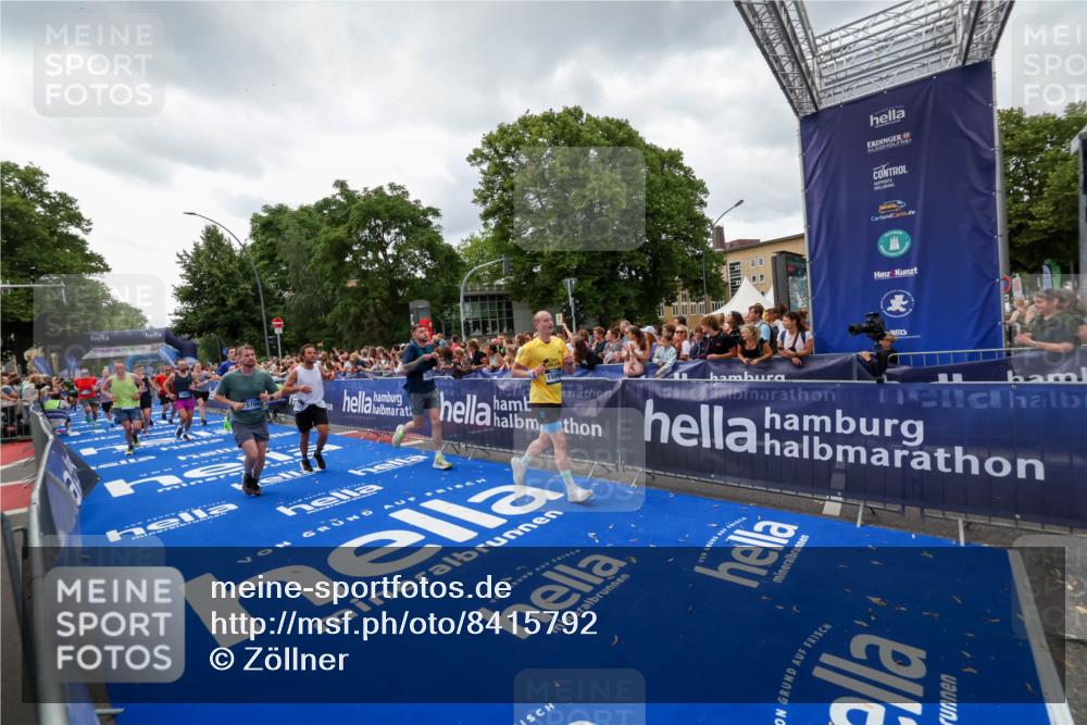 29.06.2025 - hella hamburg halbmarathon Zöllner http://msf.ph/oto/8415792 29.06.2025 10:49:30 Ziel 1342, 1476, 2878, 8437, 8689, 8813, 11339, 11779, 12094, 12670, 13269, 14838, 15784, 15894, 15966, 16891, 18476, 18887, 18960 meine-sportfotos.de