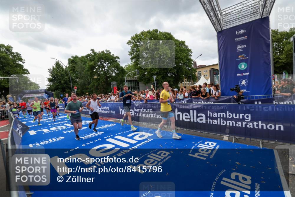 29.06.2025 - hella hamburg halbmarathon Zöllner http://msf.ph/oto/8415796 29.06.2025 10:49:31 Ziel 1342, 1476, 2592, 2596, 2878, 8437, 8689, 8813, 11339, 11779, 12094, 12670, 13269, 14838, 15784, 15857, 15894, 15966, 16891, 18476, 18887, 18960 meine-sportfotos.de