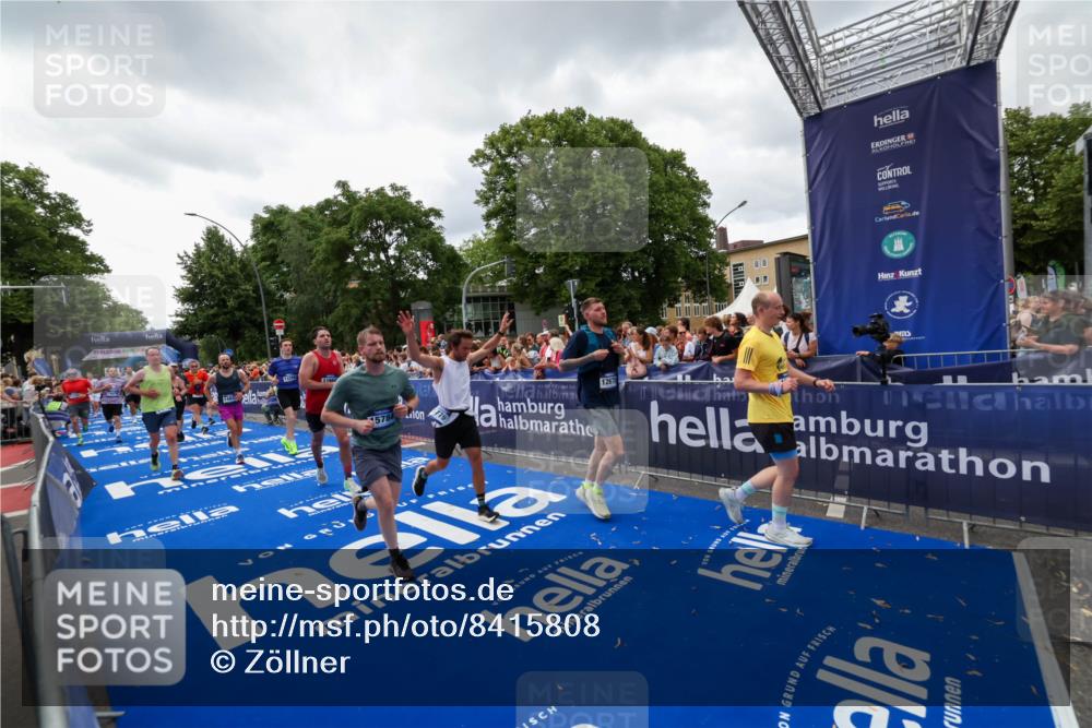 29.06.2025 - hella hamburg halbmarathon Zöllner http://msf.ph/oto/8415808 29.06.2025 10:49:31 Ziel 1342, 1476, 2592, 2596, 2878, 8437, 8689, 8813, 11339, 11779, 12094, 12670, 13269, 14838, 15784, 15857, 15894, 15966, 16891, 18476, 18887, 18960 meine-sportfotos.de