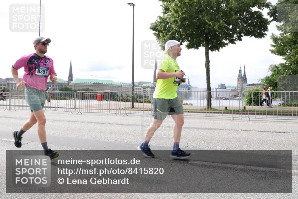 29.06.2025 - hella hamburg halbmarathon Lena Gebhardt http://msf.ph/oto/8415820 29.06.2025 10:26:24 Lombardsbrücke 8357, 1300, 2643, 3617, 4267, 4268, 4315, 4844, 6159, 6905, 7929, 8079, 8276, 8306, 8357, 8674, 8942, 11107, 11139, 11270, 11859, 12126, 12826, 12827, 12945, 12946, 13264, 14063, 14179, 14356, 14726, 14930, 15807, 16788, 17300, 17675, 17712, 18087, 19144 meine-sportfotos.de