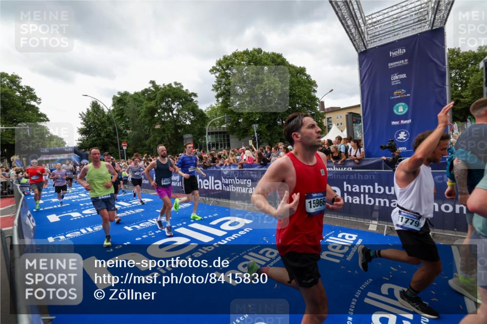 29.06.2025 - hella hamburg halbmarathon Zöllner http://msf.ph/oto/8415830 29.06.2025 10:49:33 Ziel 1342, 1476, 2516, 2592, 2596, 2878, 2889, 5705, 8437, 8689, 8813, 11339, 11340, 11779, 12094, 12670, 13233, 13269, 14562, 14838, 15784, 15857, 15894, 15966, 16114, 16592, 16738, 16891, 18476, 18887, 18960 meine-sportfotos.de