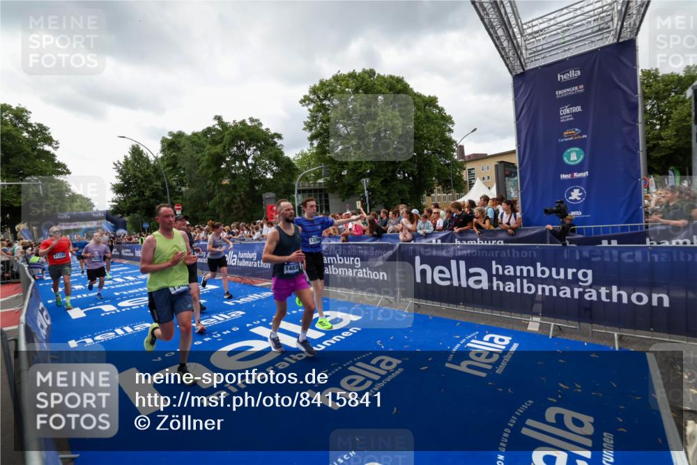 29.06.2025 - hella hamburg halbmarathon Zöllner http://msf.ph/oto/8415841 29.06.2025 10:49:33 Ziel 1342, 1476, 2516, 2592, 2596, 2878, 2889, 5705, 8437, 8689, 8813, 11339, 11340, 11779, 12094, 12670, 13233, 13269, 14562, 14838, 15784, 15857, 15894, 15966, 16114, 16592, 16738, 16891, 18476, 18887, 18960 meine-sportfotos.de