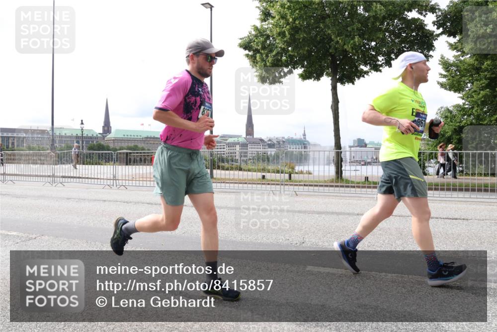29.06.2025 - hella hamburg halbmarathon Lena Gebhardt http://msf.ph/oto/8415857 29.06.2025 10:26:24 Lombardsbrücke 967, 1300, 2643, 3617, 4267, 4268, 4315, 4844, 6159, 6905, 7929, 8079, 8276, 8306, 8357, 8674, 8942, 11107, 11139, 11270, 11859, 12126, 12826, 12827, 12945, 12946, 13264, 14063, 14179, 14356, 14726, 14930, 15807, 16788, 17300, 17675, 17712, 18087, 19144 meine-sportfotos.de
