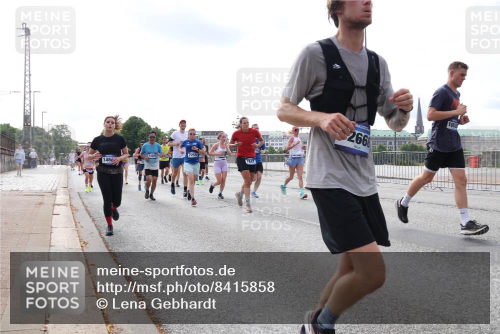29.06.2025 - hella hamburg halbmarathon Lena Gebhardt http://msf.ph/oto/8415858 29.06.2025 10:17:37 Lombardsbrücke 1466, 14307, 2259, 106, 7647, 2668, 10620, 1015, 1083, 1204, 1274, 1356, 1458, 1477, 1622, 1749, 1795, 2094, 2259, 2305, 2548, 2860, 3138, 3292, 3464, 3466, 3802, 3803, 4194, 4218, 4852, 5002, 5004, 5023, 5290, 5390, 5611, 5733, 5930, 6126, 6128, 6254, 6336, 6352, 6520, 6522, 6786, 7011, 7258, 7291, 7410, 7413, 7445, 7566, 7647, 7844, 7945, 8144, 8210, 8253, 8309, 8351, 8433, 8558, 8799, 8895, 9152, 9259, 9400, 9798, 9848, 9964, 10174 meine-sportfotos.de