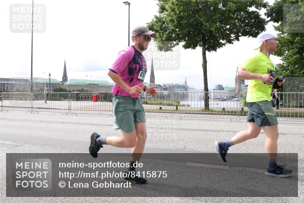 29.06.2025 - hella hamburg halbmarathon Lena Gebhardt http://msf.ph/oto/8415875 29.06.2025 10:26:24 Lombardsbrücke 8357, 1300, 2643, 3617, 4267, 4268, 4315, 4844, 6159, 6905, 7929, 8079, 8276, 8306, 8357, 8674, 8942, 11107, 11139, 11270, 11859, 12126, 12826, 12827, 12945, 12946, 13264, 14063, 14179, 14356, 14726, 14930, 15807, 16788, 17300, 17675, 17712, 18087, 19144 meine-sportfotos.de