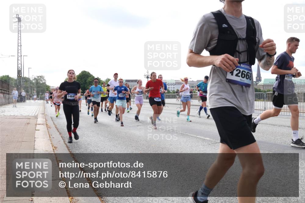 29.06.2025 - hella hamburg halbmarathon Lena Gebhardt http://msf.ph/oto/8415876 29.06.2025 10:17:37 Lombardsbrücke 1464, 2259, 7647, 2668, 10620, 1015, 1083, 1204, 1274, 1356, 1458, 1477, 1622, 1749, 1795, 2094, 2259, 2305, 2548, 2860, 3138, 3292, 3464, 3466, 3802, 3803, 4194, 4218, 4852, 5002, 5004, 5023, 5290, 5390, 5611, 5733, 5930, 6126, 6128, 6254, 6336, 6352, 6520, 6522, 6786, 7011, 7258, 7291, 7410, 7413, 7445, 7566, 7647, 7844, 7945, 8144, 8210, 8253, 8309, 8351, 8433, 8558, 8799, 8895, 9152, 9259, 9400, 9798, 9848, 9964, 10174 meine-sportfotos.de
