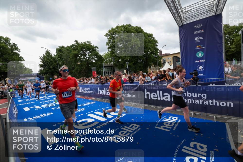 29.06.2025 - hella hamburg halbmarathon Zöllner http://msf.ph/oto/8415879 29.06.2025 10:49:35 Ziel 1476, 2516, 2592, 2596, 2878, 2889, 5705, 8437, 8689, 8813, 9038, 9649, 11339, 11340, 11679, 12094, 13233, 13269, 14562, 15392, 15857, 16114, 16592, 16738, 16891, 17001, 18476, 18887, 18960 meine-sportfotos.de