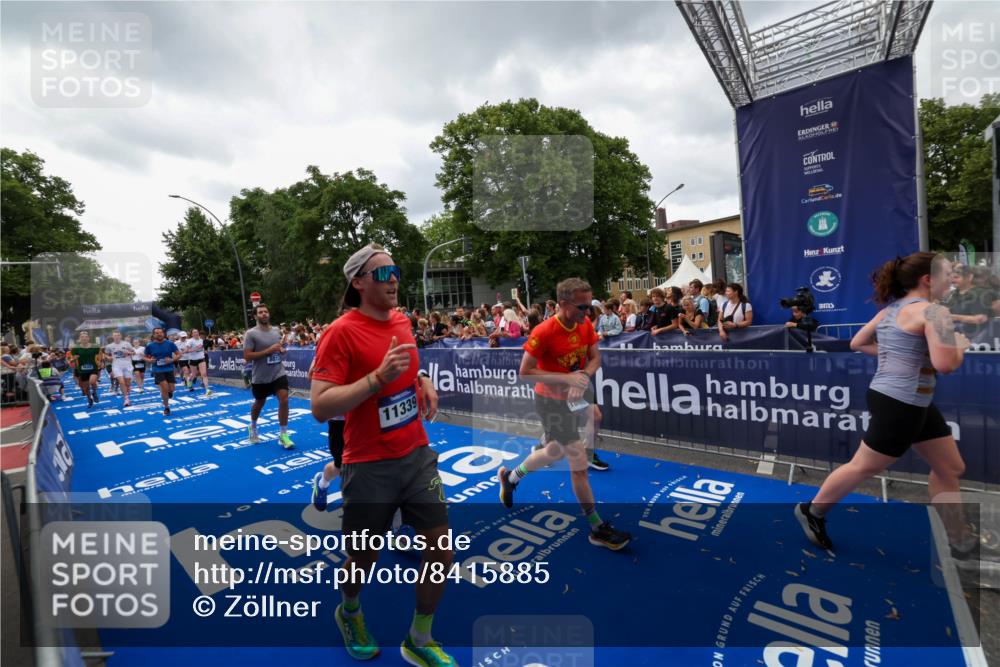 29.06.2025 - hella hamburg halbmarathon Zöllner http://msf.ph/oto/8415885 29.06.2025 10:49:35 Ziel 1476, 2516, 2592, 2596, 2878, 2889, 5705, 8437, 8689, 8813, 9038, 9649, 11339, 11340, 11679, 12094, 13233, 13269, 14562, 15392, 15857, 16114, 16592, 16738, 16891, 17001, 18476, 18887, 18960 meine-sportfotos.de