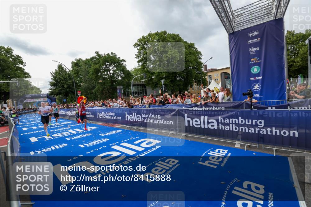29.06.2025 - hella hamburg halbmarathon Zöllner http://msf.ph/oto/8415888 29.06.2025 10:27:03 Ziel 9079, 12641, 12992, 13780, 13956, 14828, 15023, 15671, 19050 meine-sportfotos.de