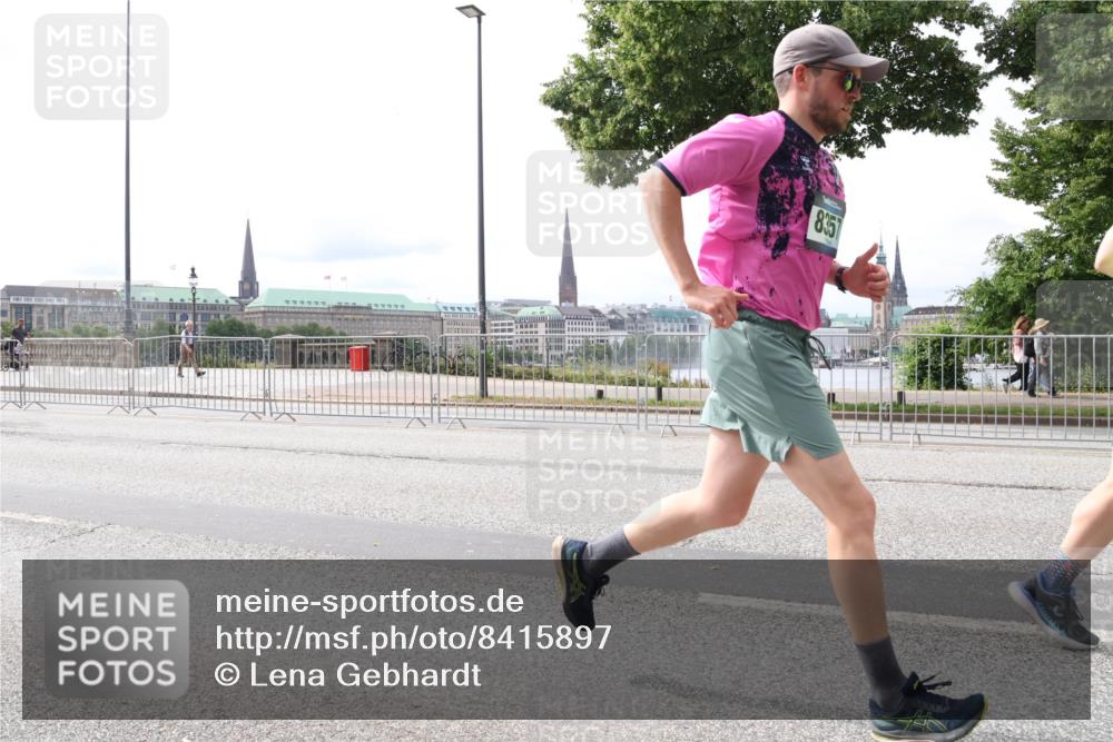 29.06.2025 - hella hamburg halbmarathon Lena Gebhardt http://msf.ph/oto/8415897 29.06.2025 10:26:25 Lombardsbrücke 8357, 1300, 2643, 3617, 4267, 4268, 4315, 4844, 6159, 6905, 7929, 8079, 8276, 8306, 8357, 8674, 8942, 9186, 11107, 11139, 11270, 11859, 12126, 12826, 12827, 12945, 12946, 13264, 14063, 14179, 14356, 14726, 14930, 15807, 16788, 17300, 17675, 17712, 18074, 18087, 19144 meine-sportfotos.de