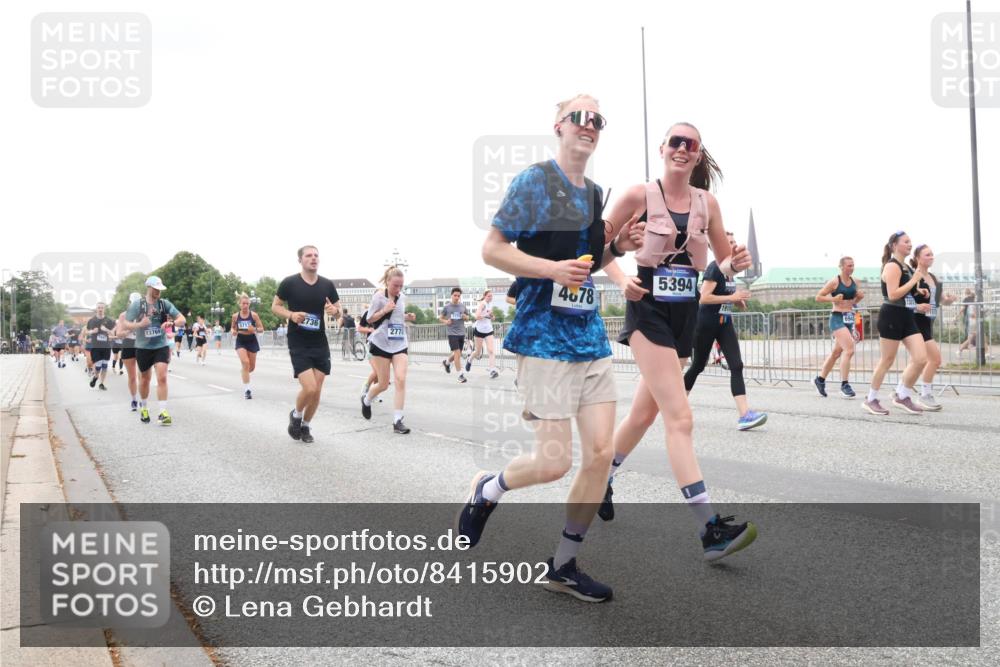 29.06.2025 - hella hamburg halbmarathon Lena Gebhardt http://msf.ph/oto/8415902 29.06.2025 10:51:39 Lombardsbrücke 5712, 2736, 13769, 2778, 4078, 7, 5394, 1617, 1997, 2202, 2308, 2380, 2484, 2485, 2593, 2736, 2778, 3240, 3991, 4156, 4652, 4713, 4748, 4808, 4878, 4920, 5291, 5357, 5394, 5534, 5716, 5717, 6007, 6091, 6604, 6885, 6945, 6947, 6954, 6961, 7682, 7769, 7841, 7871, 7992, 8040, 8125, 8399, 8410, 8672, 9166, 9167, 9220, 9340, 9462, 9582, 9583, 9590, 9594, 9673, 9763, 10496, 10521, 10533, 10693, 10830, 11034, 11101, 11268, 11575, 11875, 12065 meine-sportfotos.de