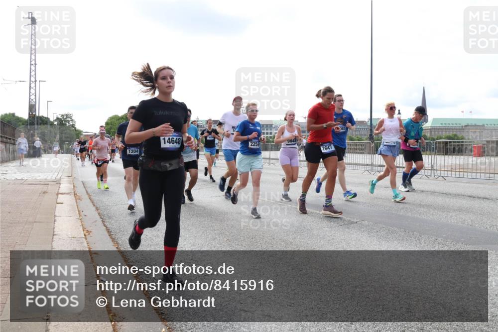 29.06.2025 - hella hamburg halbmarathon Lena Gebhardt http://msf.ph/oto/8415916 29.06.2025 10:17:38 Lombardsbrücke 1204, 14648, 19, 14194, 9848, 2259, 7647, 183, 1015, 1083, 1204, 1274, 1356, 1458, 1477, 1622, 1749, 1795, 2094, 2259, 2305, 2548, 2860, 3138, 3292, 3464, 3466, 3802, 3803, 4194, 4218, 4852, 5002, 5004, 5023, 5290, 5390, 5611, 5733, 6126, 6128, 6254, 6336, 6352, 6520, 6522, 6786, 7011, 7258, 7291, 7410, 7413, 7445, 7566, 7647, 7844, 7945, 8144, 8210, 8253, 8309, 8351, 8433, 8558, 8799, 8895, 9152, 9259, 9400, 9798, 9848, 9964, 10174, 10509 meine-sportfotos.de