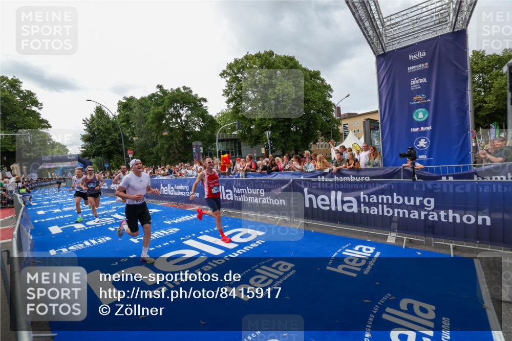 29.06.2025 - hella hamburg halbmarathon Zöllner http://msf.ph/oto/8415917 29.06.2025 10:27:04 Ziel 9079, 12641, 12992, 13780, 13956, 14828, 15671, 19050 meine-sportfotos.de